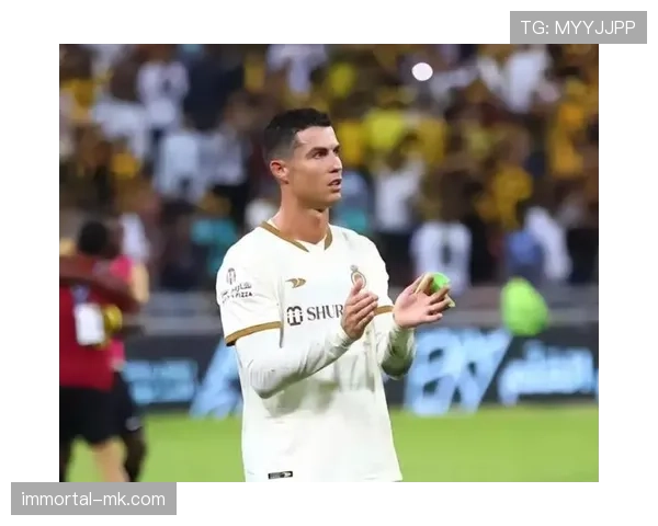 C罗状态火热,经典庆祝动作再度点燃全场球迷激情 C罗状态火热,经典庆祝动作再度点燃全场球迷激情