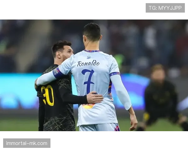 C罗与主帅冲突风波持续发酵,球队内部关系引关注 C罗与主帅冲突风波持续发酵,球队内部关系引关注