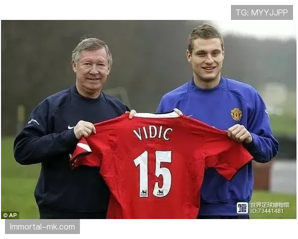 C罗家冰箱里塞满蛋白粉，连矿泉水都要冰镇到12度