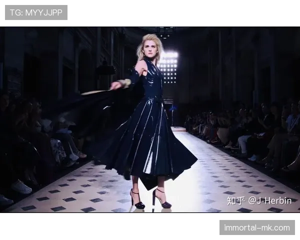 杨舒予居然把训练服换成了高定晚礼服，赛场和秀场是同一个人？