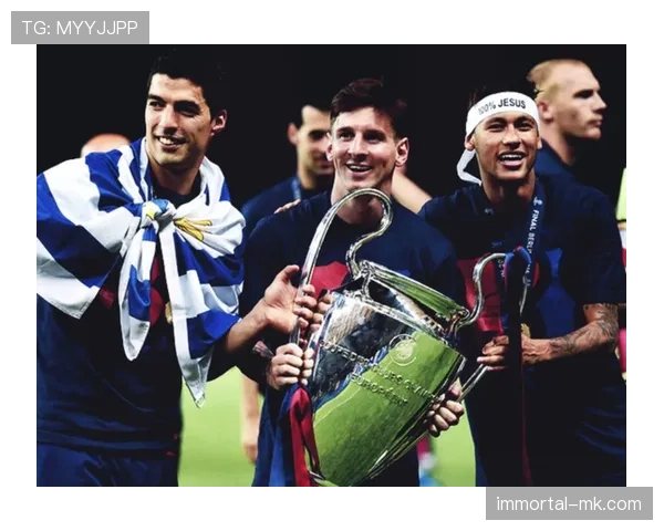 苏亚雷斯训练完偷偷吃炸鸡被拍，这自律人设还绷得住吗？