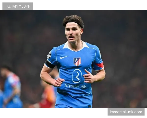 阿尔瓦雷斯穿得比我衣柜还高级，不知道是打球还是走秀